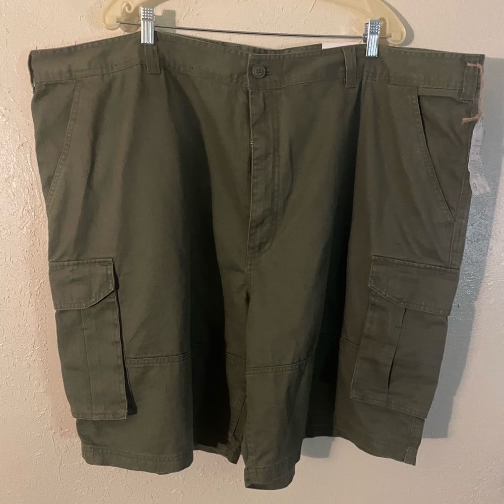 555 Turnpike Men's Olive Cargo Shorts Size 52 NWT